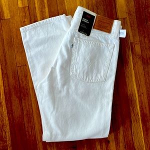 NWT Levi’s Wedgie Straight white jeans size 29”